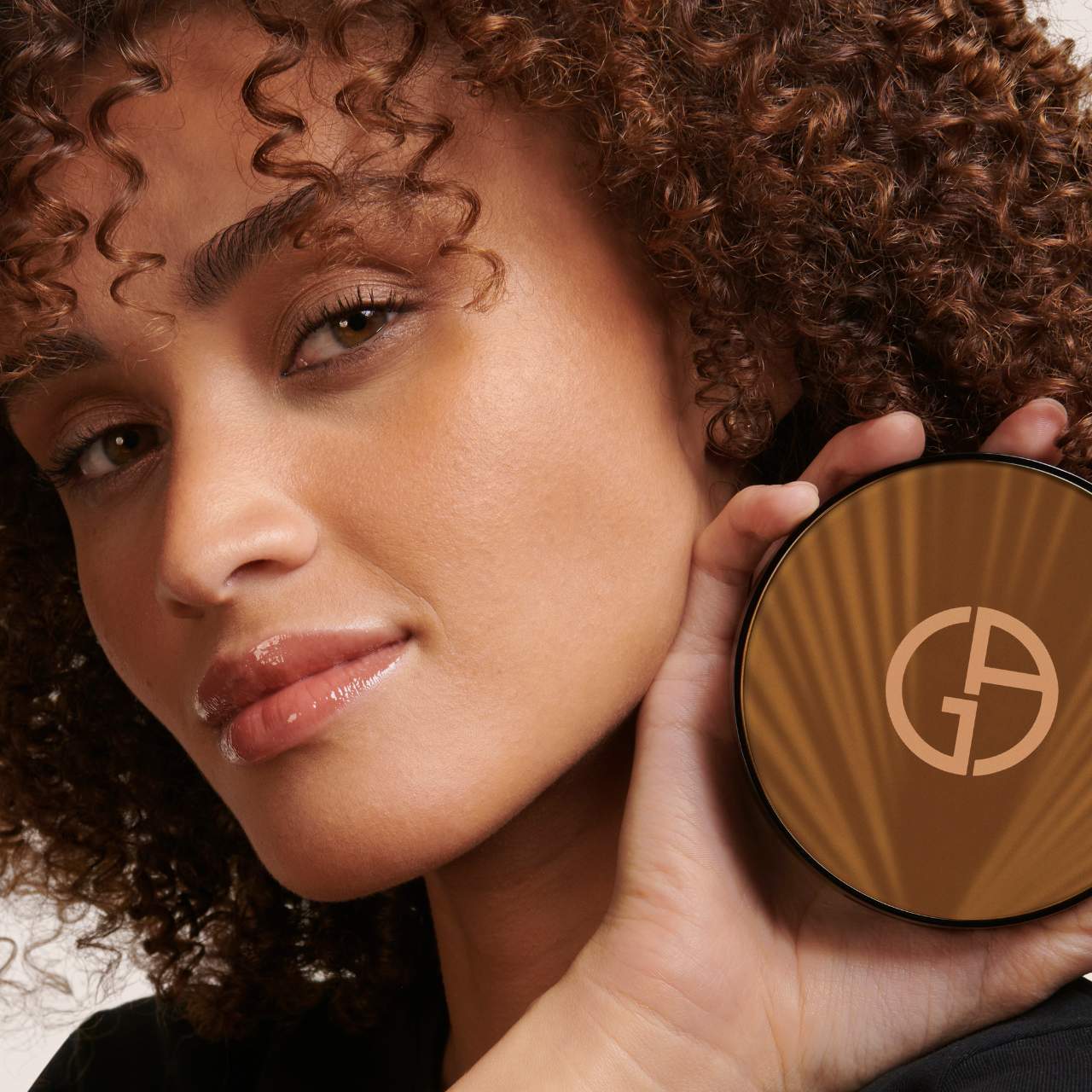 Luminous Silk Creamy Bronzing Powder